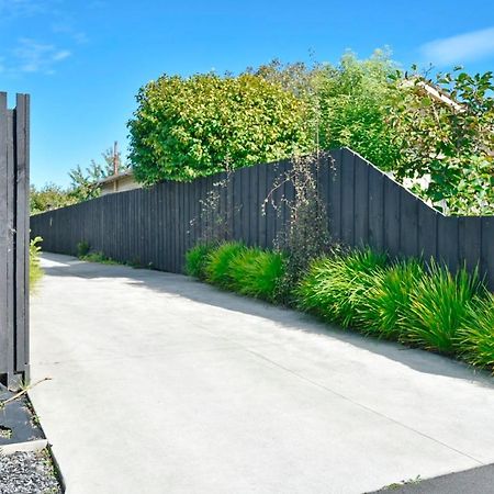Dickens St - Christchurch Holiday Homes Екстер'єр фото