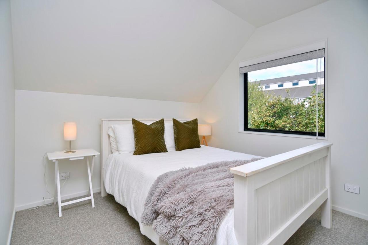 Dickens St - Christchurch Holiday Homes Екстер'єр фото