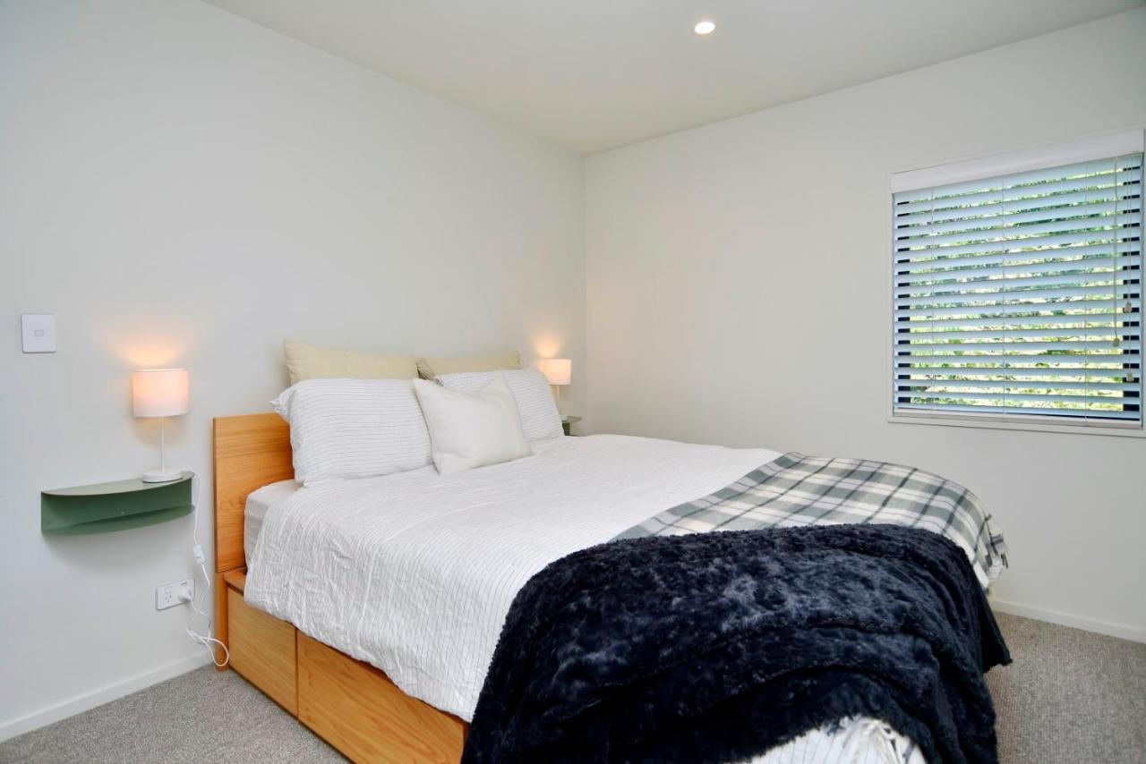 Dickens St - Christchurch Holiday Homes Екстер'єр фото