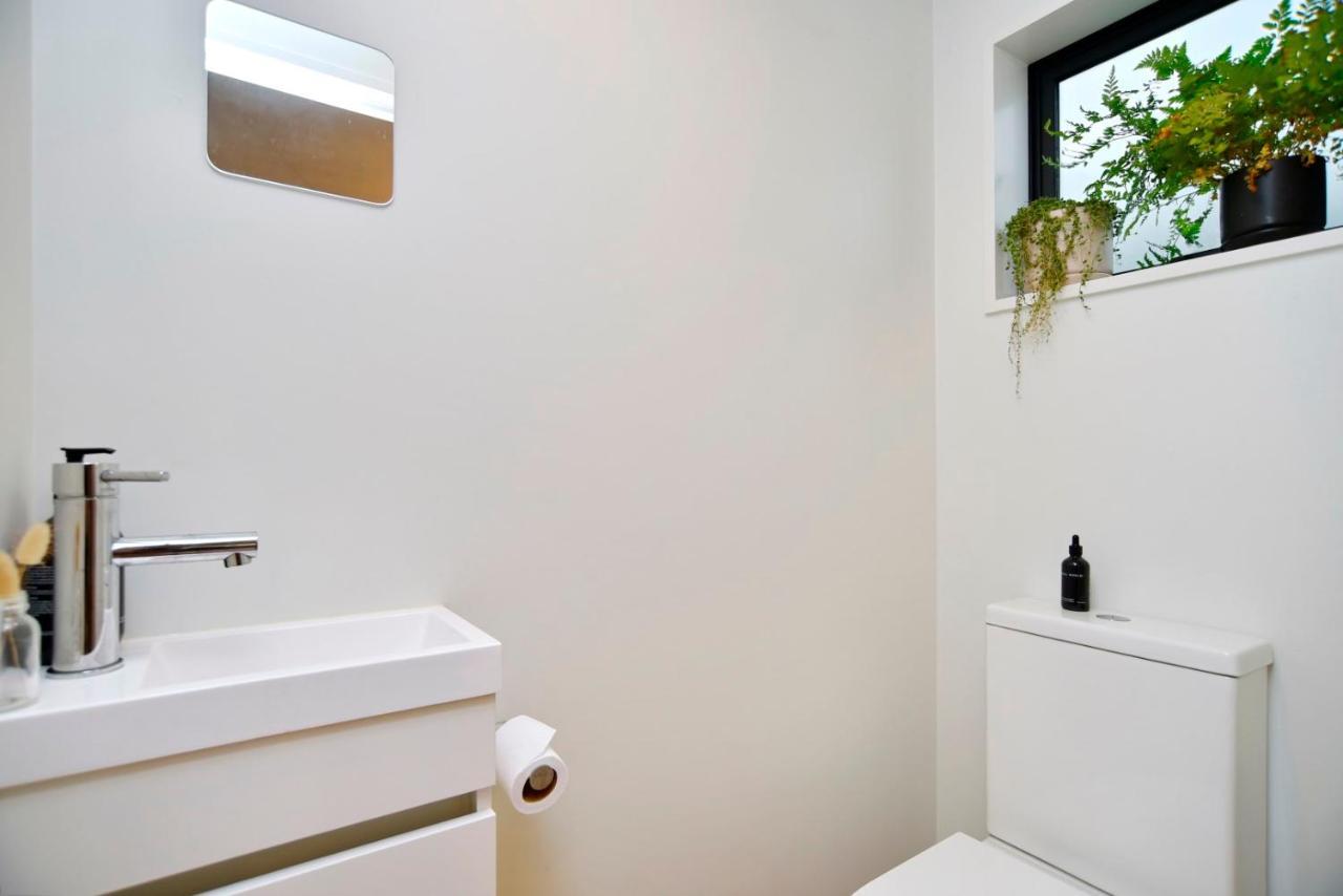 Dickens St - Christchurch Holiday Homes Екстер'єр фото