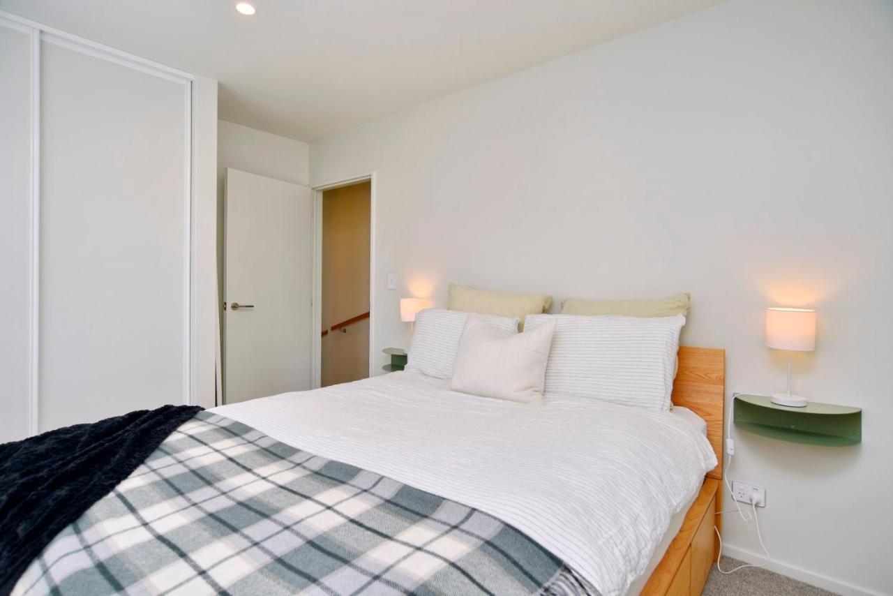 Dickens St - Christchurch Holiday Homes Екстер'єр фото