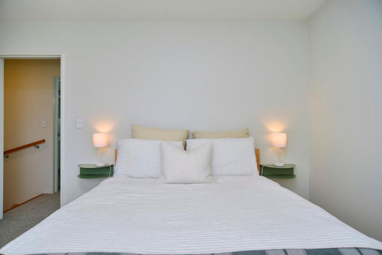 Dickens St - Christchurch Holiday Homes Екстер'єр фото