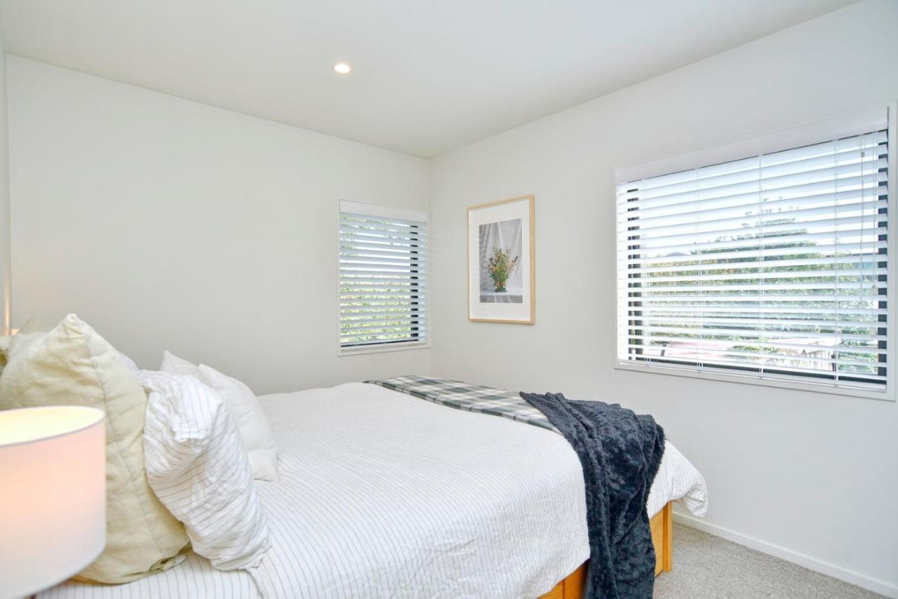 Dickens St - Christchurch Holiday Homes Екстер'єр фото