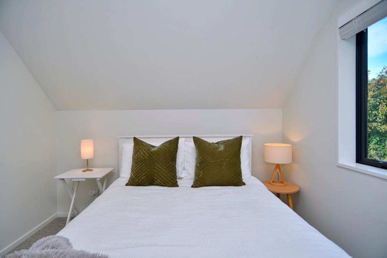 Dickens St - Christchurch Holiday Homes Екстер'єр фото